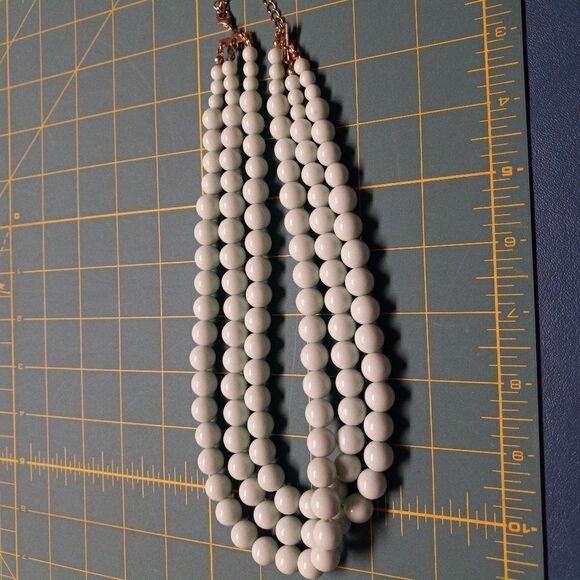 Vintage three strand mint green necklace - Picture 1 of 6